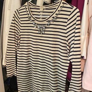 J crew xs super cute and versatile. Very comfortable.